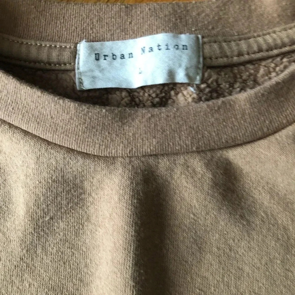 Urban Nations crop top - Picture 3 of 3